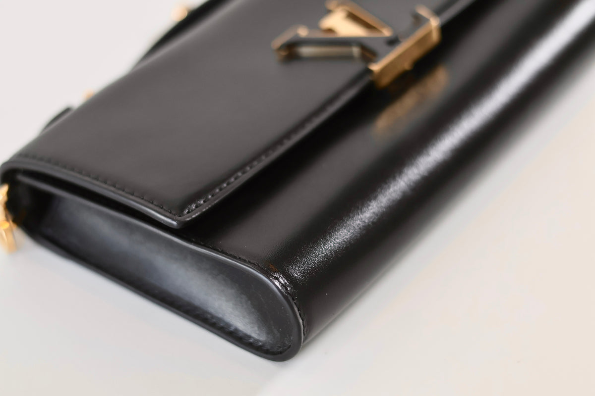 Louis Vuitton Capucines Clutch Black