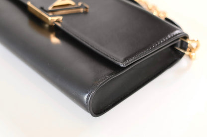 Louis Vuitton Capucines Clutch Black