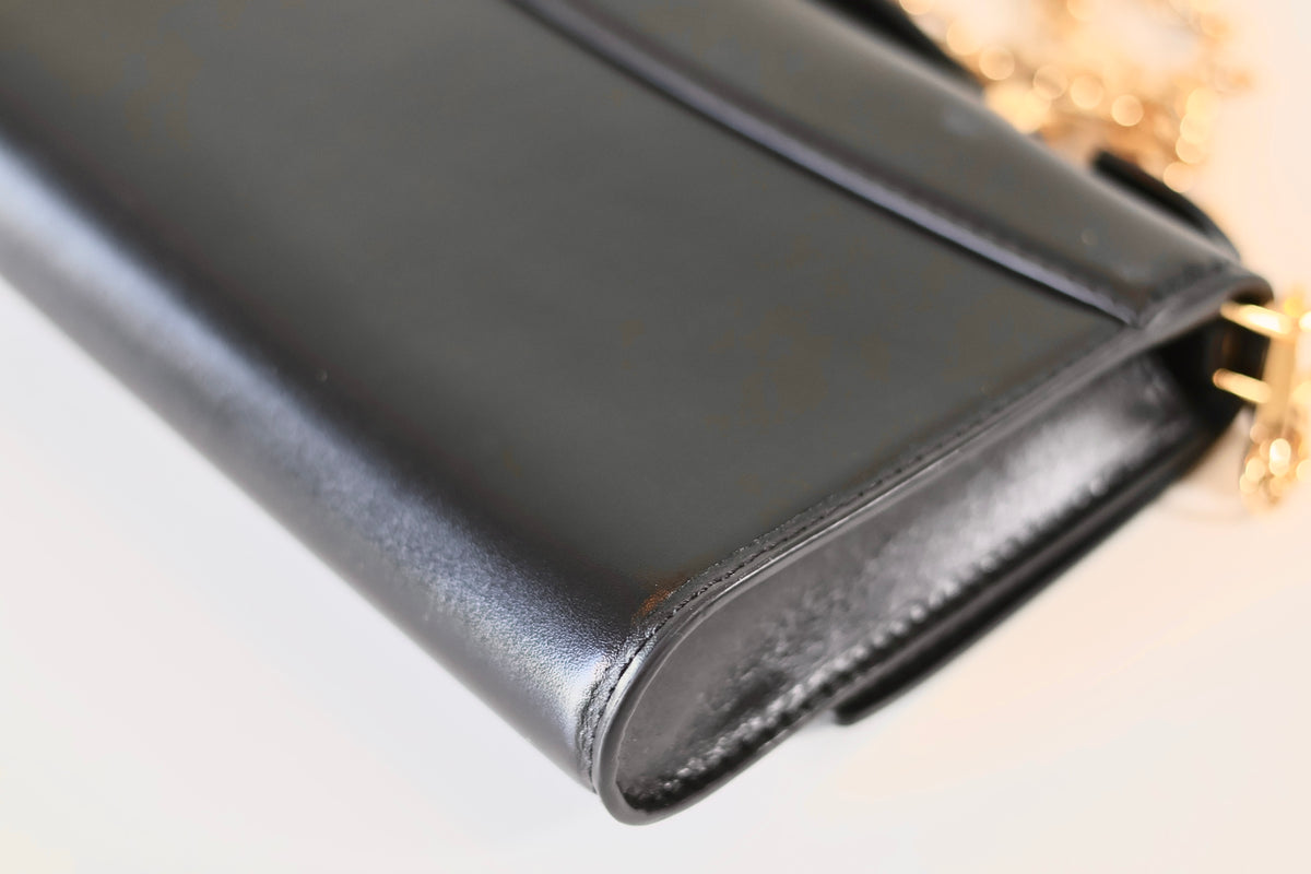 Louis Vuitton Capucines Clutch Black