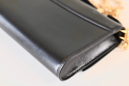 Louis Vuitton Capucines Clutch Black