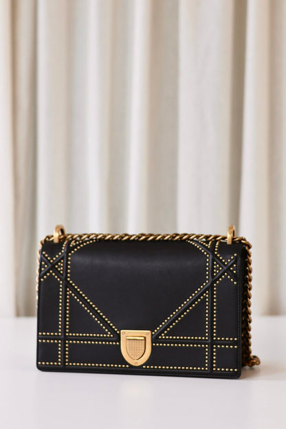Dior Diorama studs black