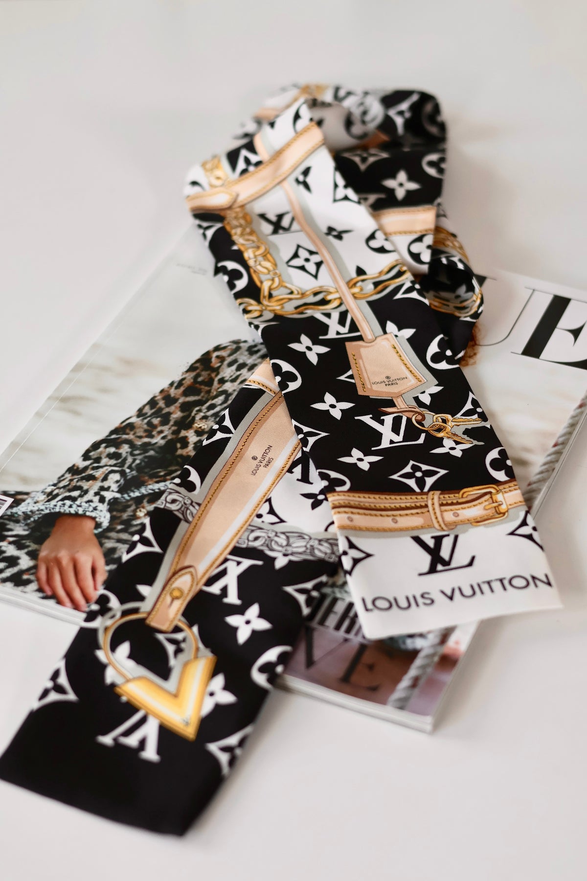 Louis Vuitton Twilly Large Black & White