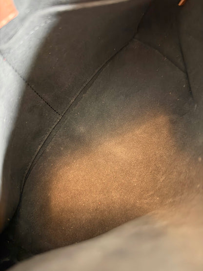 Louis Vuitton V Tote Monogram