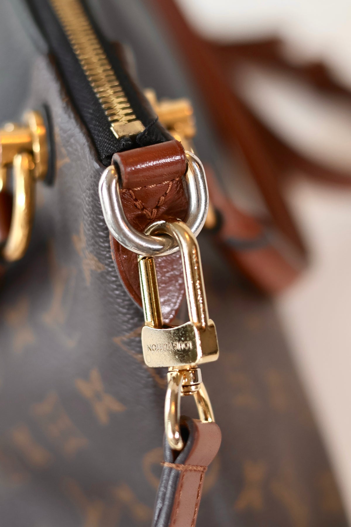 Louis Vuitton V Tote Monogram