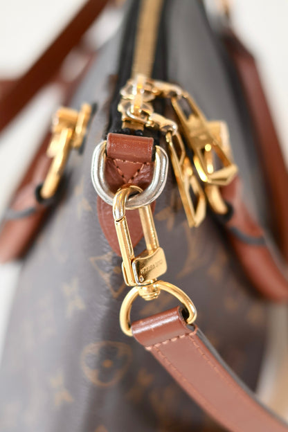 Louis Vuitton V Tote Monogram