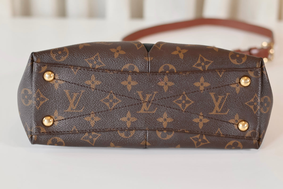 Louis Vuitton V Tote Monogram