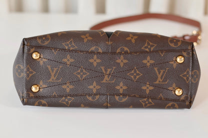 Louis Vuitton V Tote Monogram
