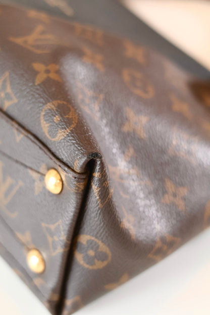Louis Vuitton V Tote Monogram