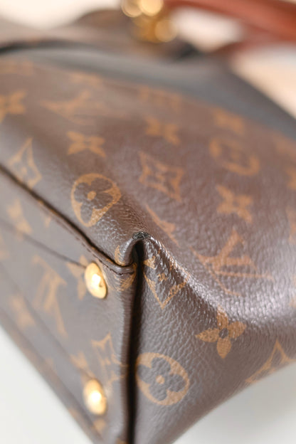Louis Vuitton V Tote Monogram