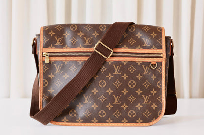 Louis Vuitton Messenger bag monogram