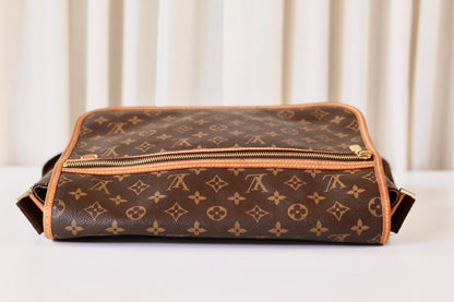 Louis Vuitton Messenger bag monogram