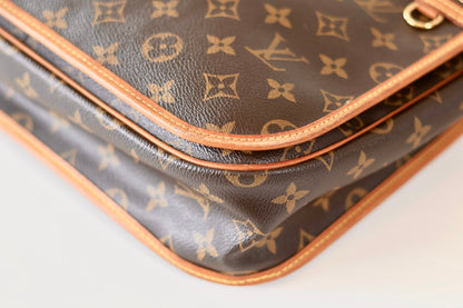 Louis Vuitton Messenger bag monogram