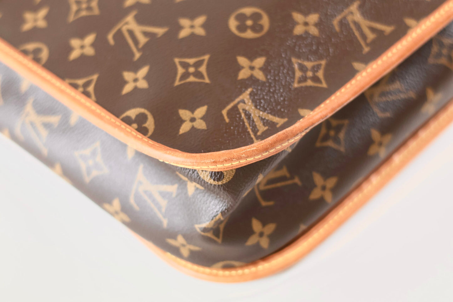 Louis Vuitton Messenger bag monogram