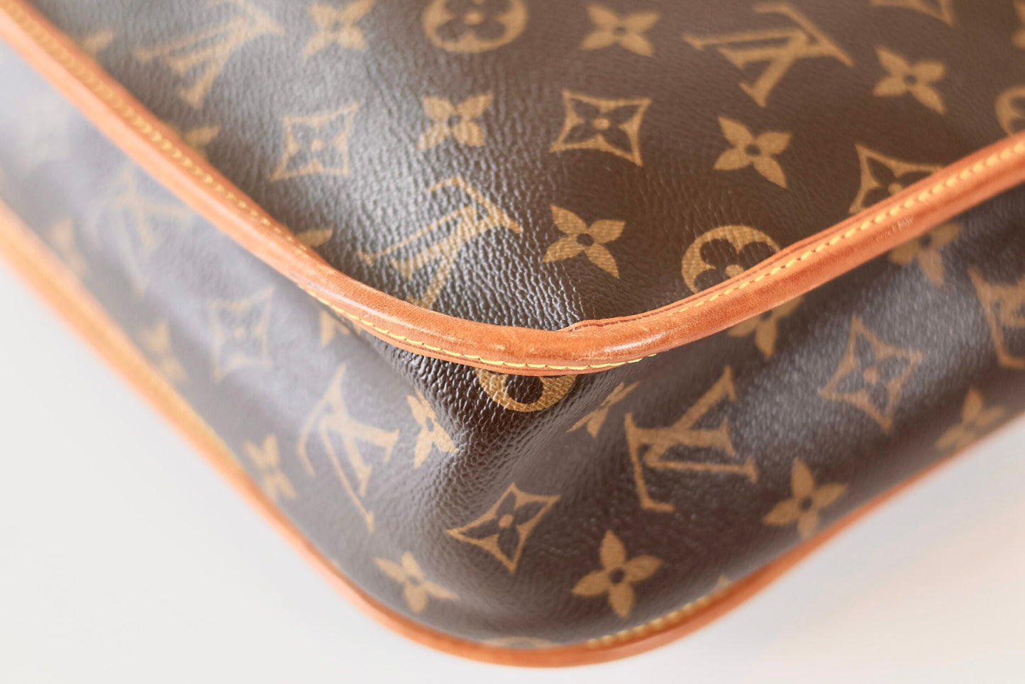 Louis Vuitton Messenger bag monogram