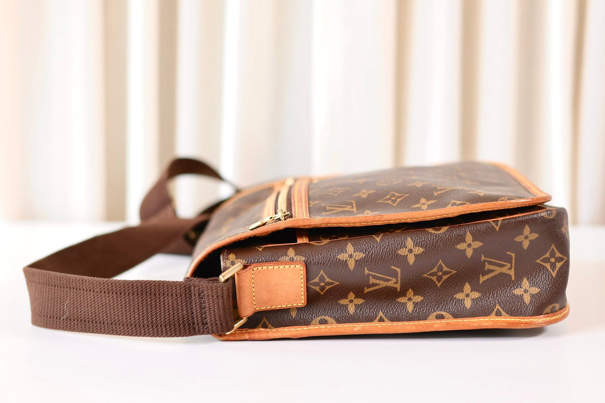 Louis Vuitton Messenger bag monogram