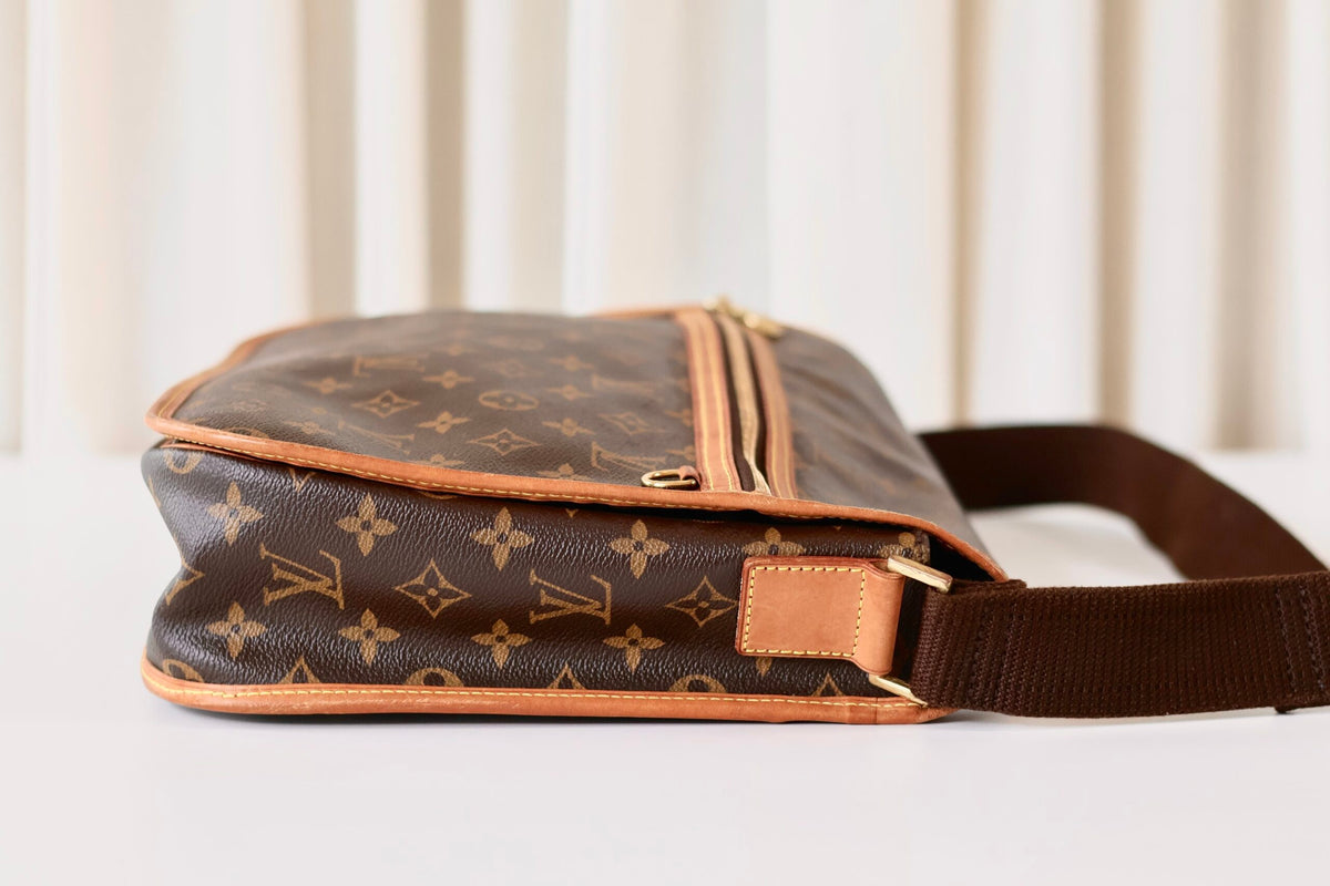Louis Vuitton Messenger bag monogram