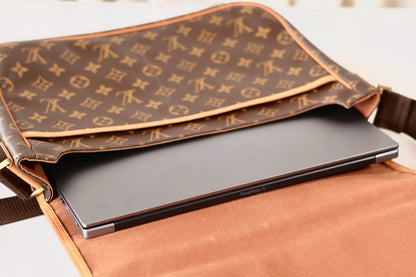 Louis Vuitton Messenger bag monogram