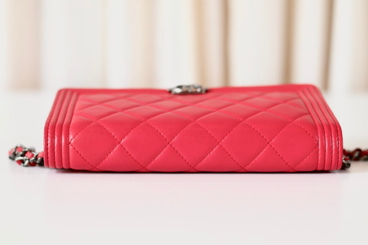 Chanel wallet on chain pink
