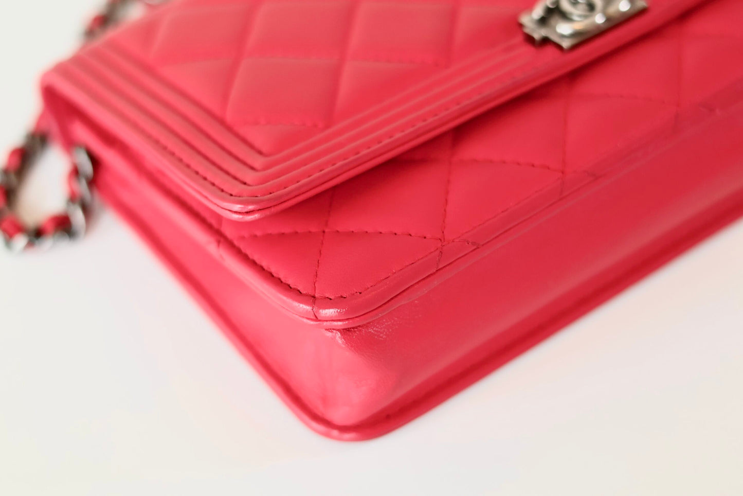 Chanel wallet on chain pink