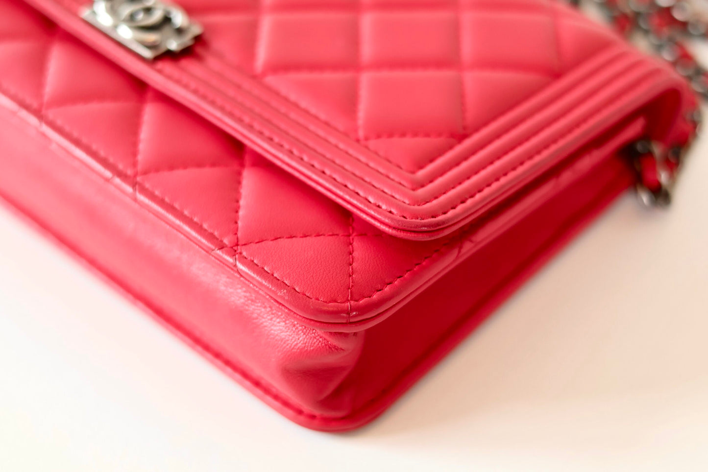 Chanel wallet on chain pink