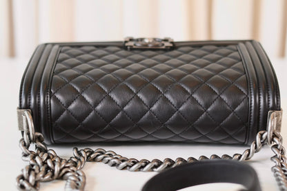 Chanel boy bag medium black