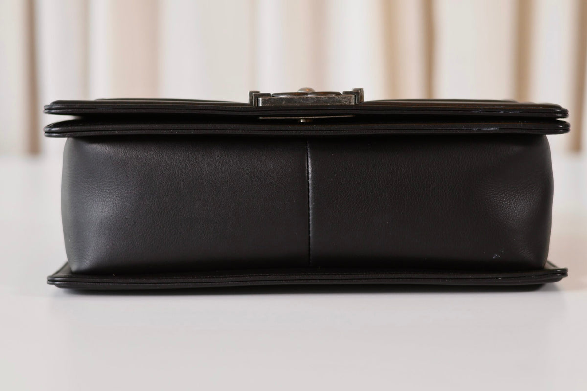 Chanel boy bag medium black