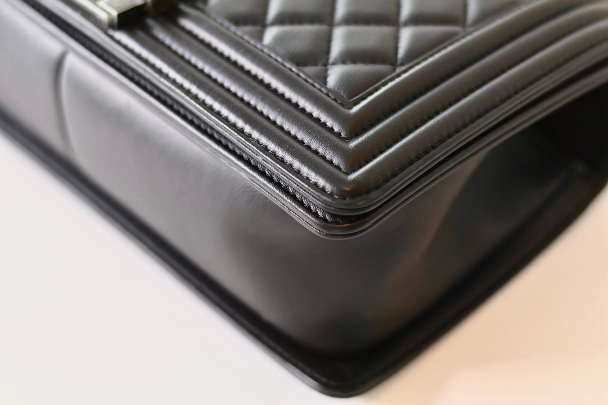 Chanel boy bag medium black
