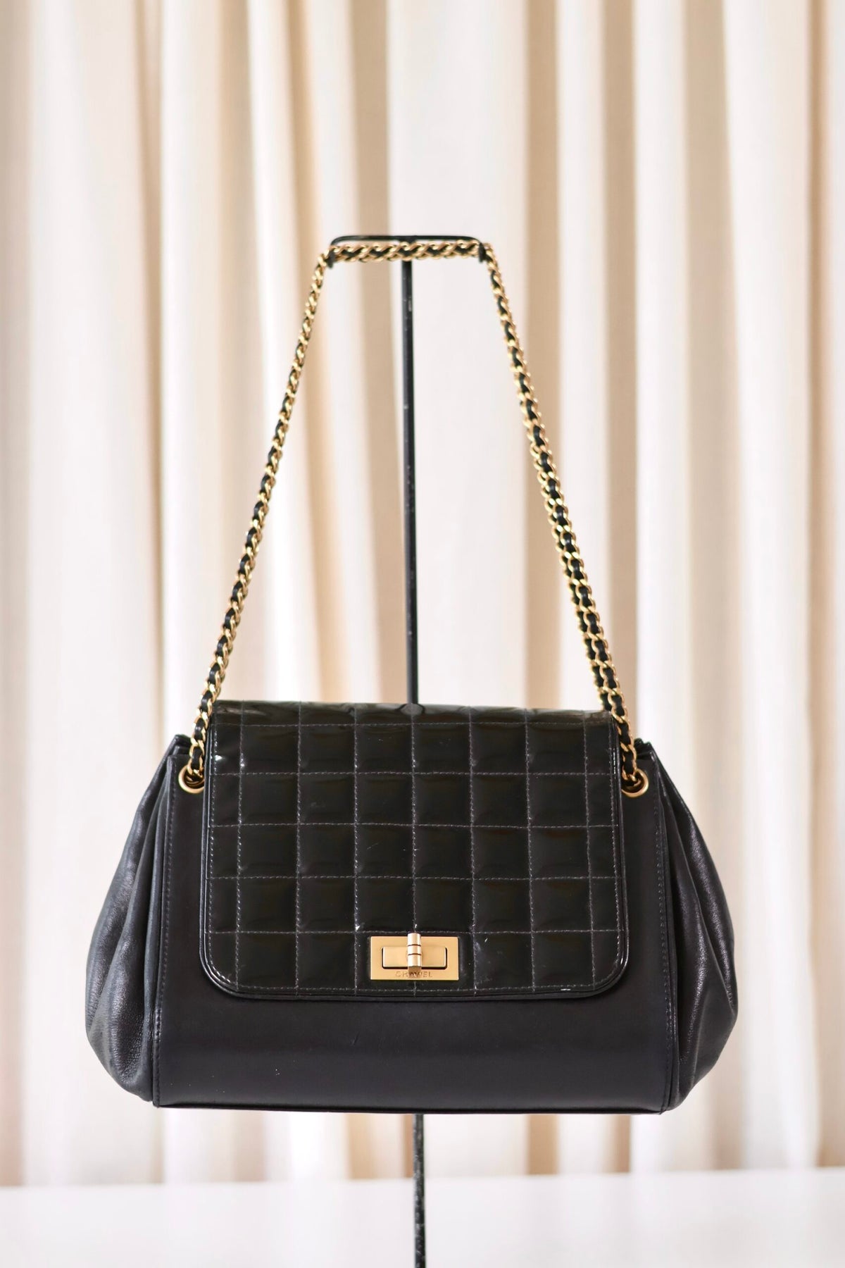 Chanel Reissue shoulder bag black