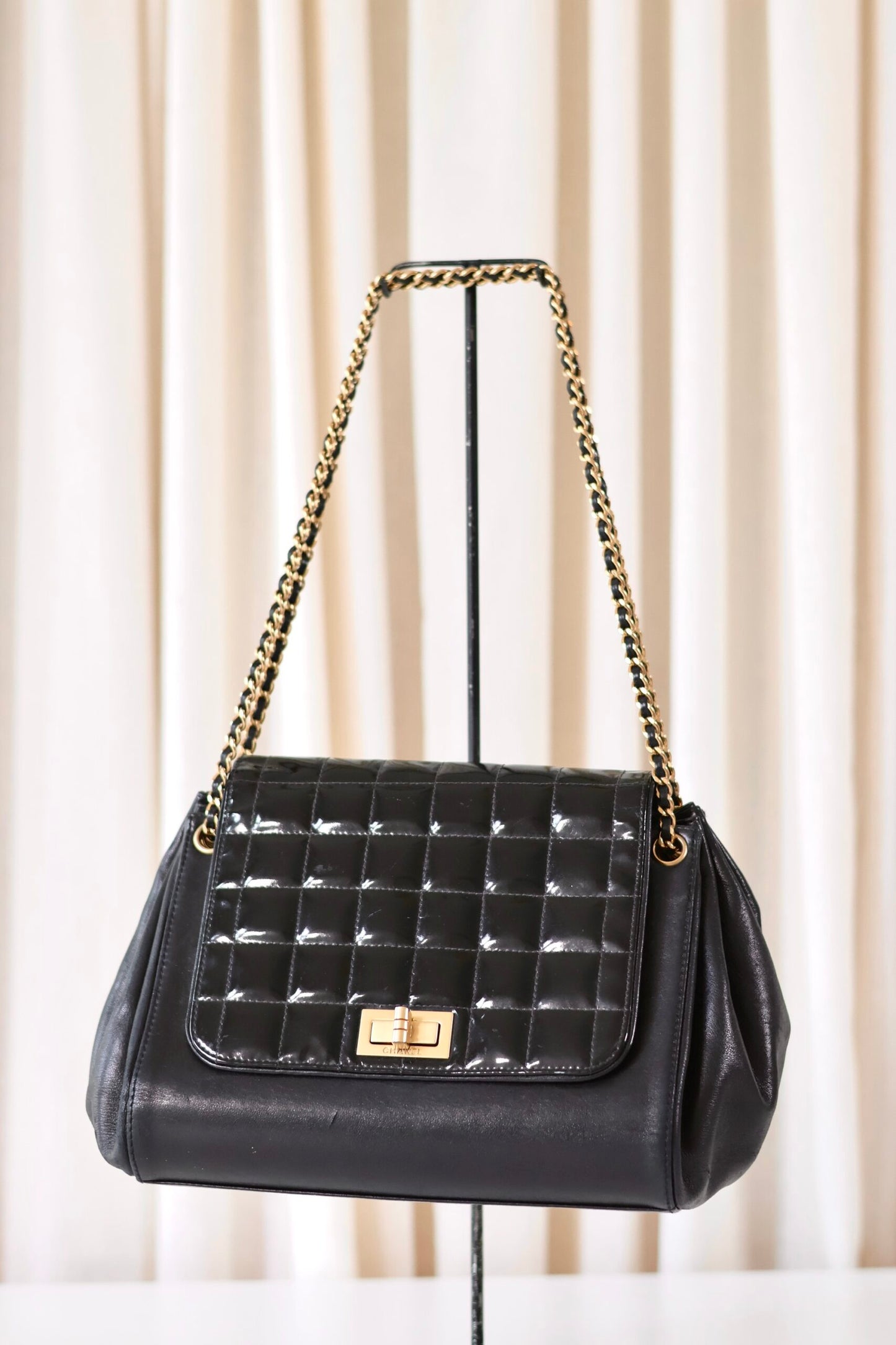 Chanel Reissue shoulder bag black