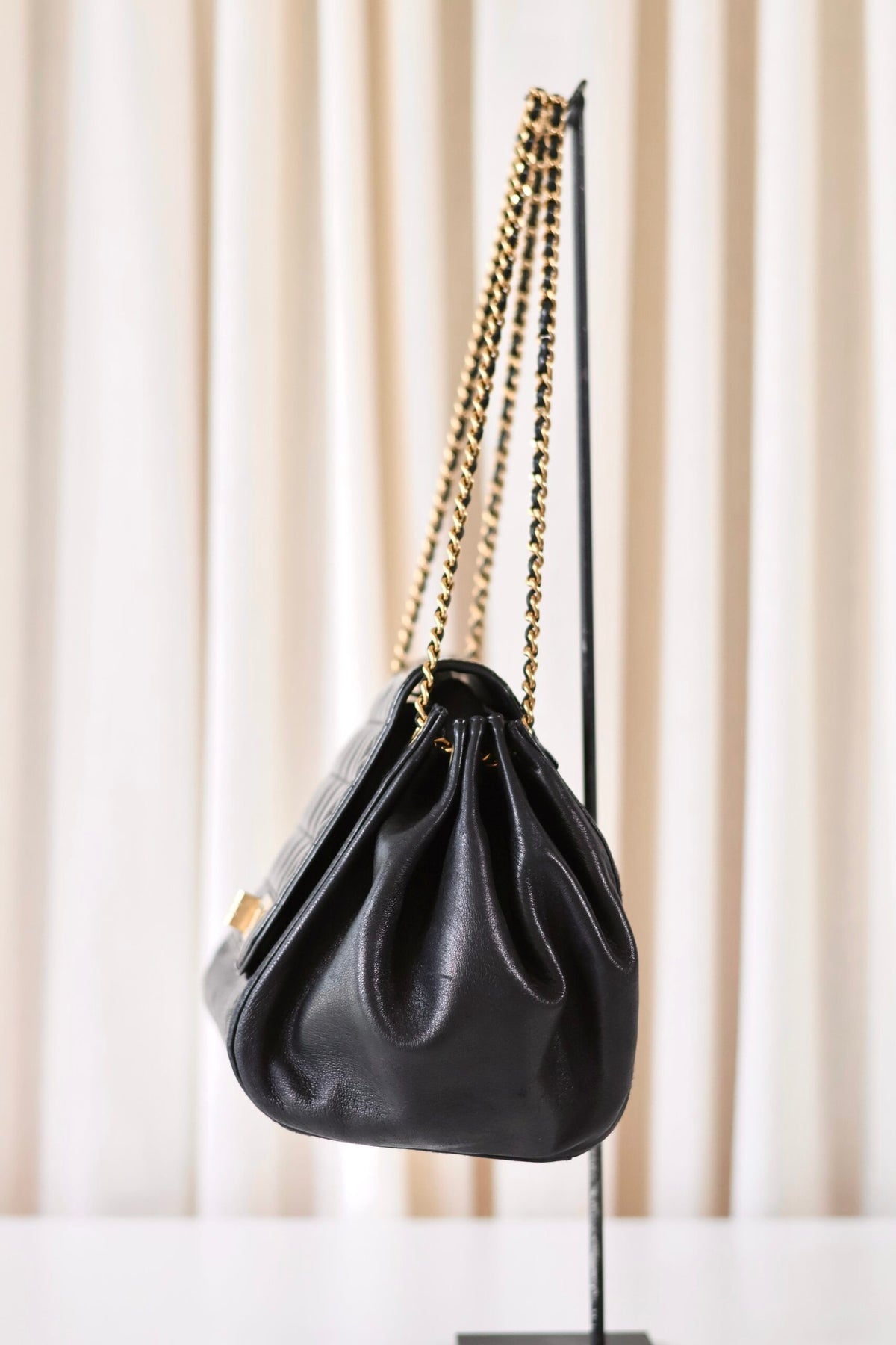 Chanel Reissue shoulder bag black