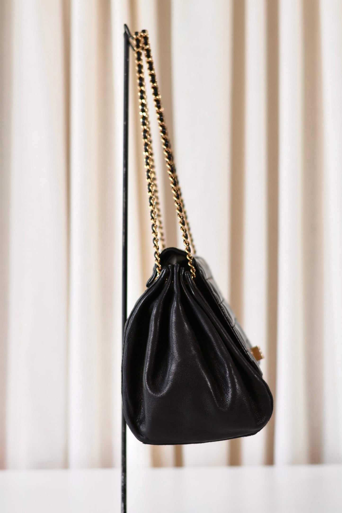 Chanel Reissue shoulder bag black