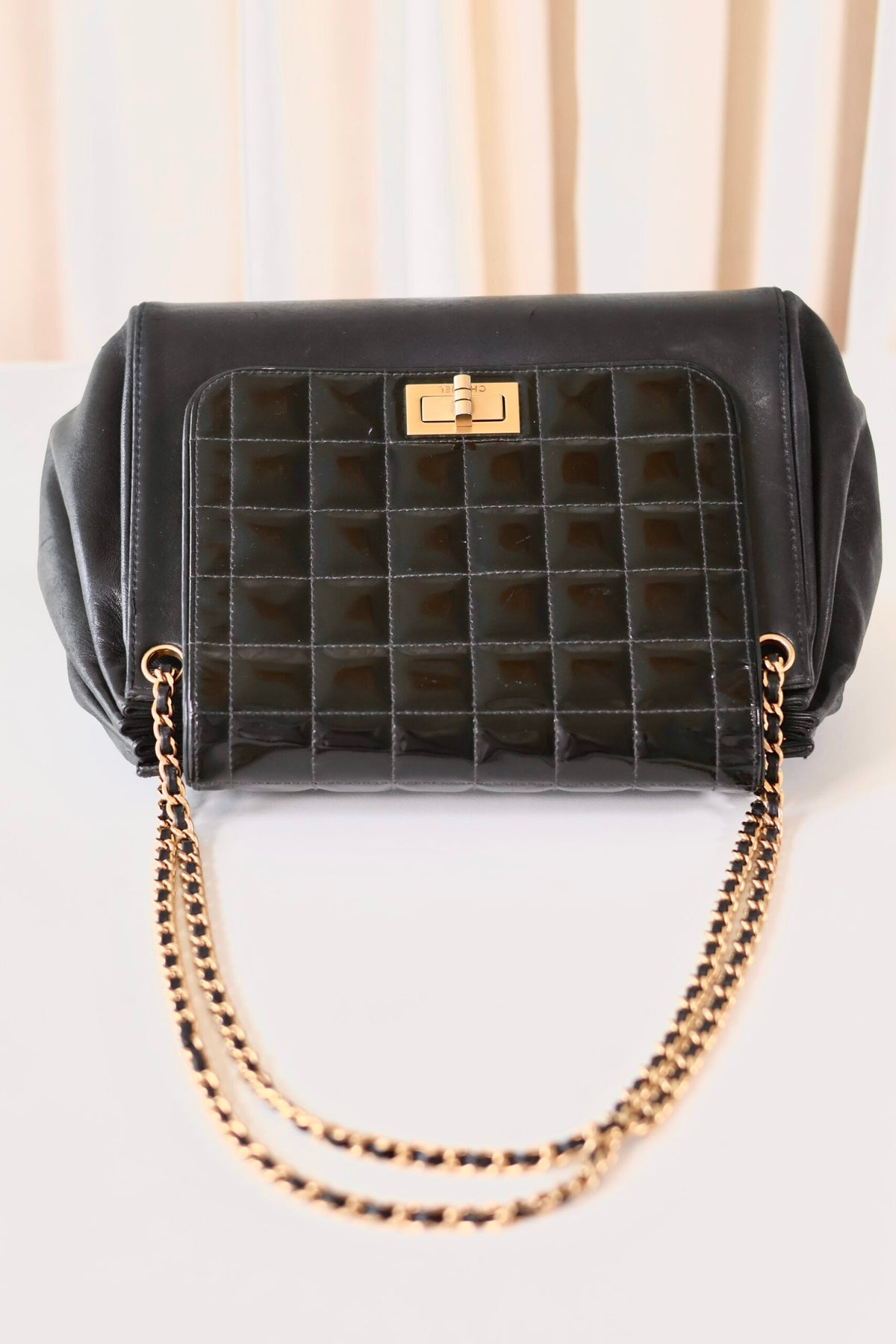 Chanel Reissue shoulder bag black