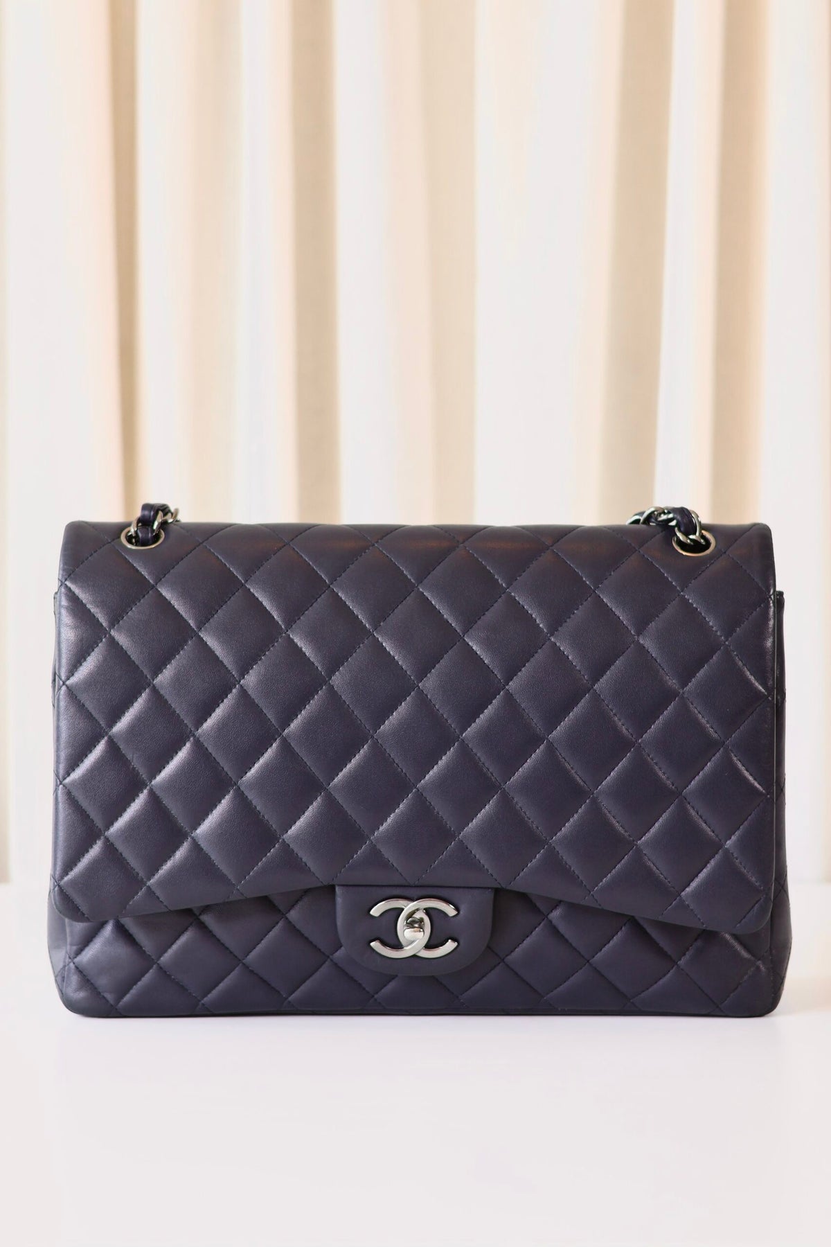 Chanel classic Jumbo Maxi navy