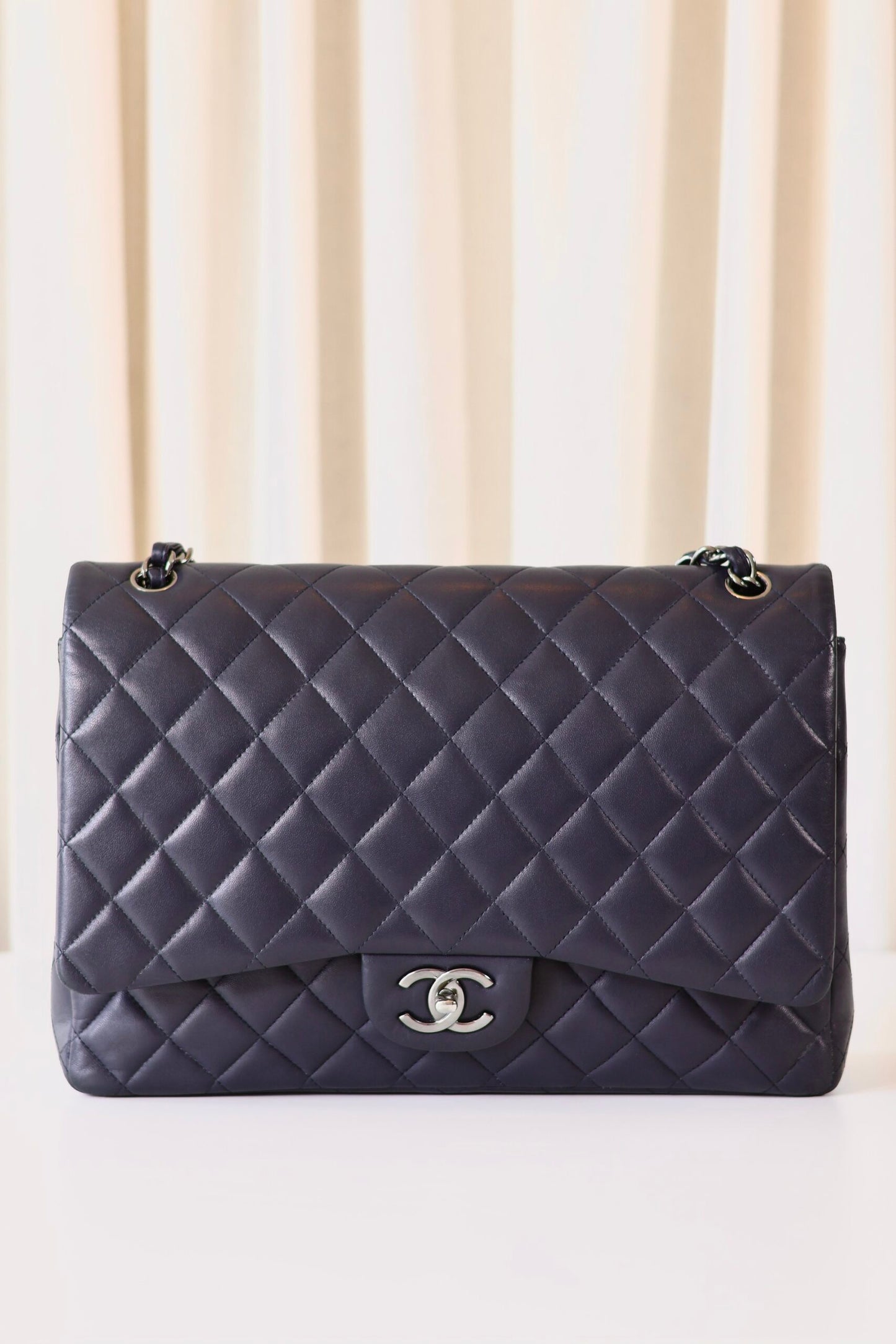 Chanel classic Jumbo Maxi navy
