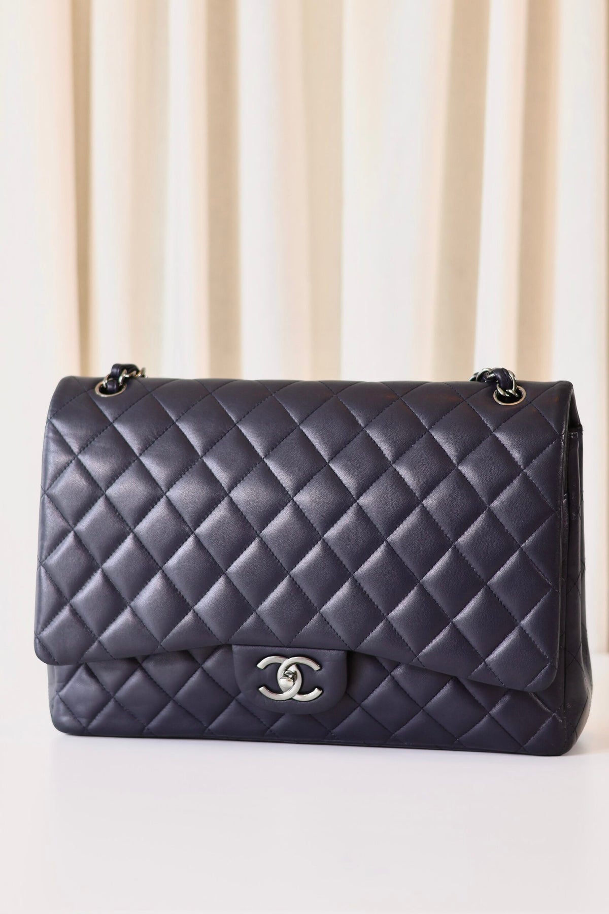 Chanel classic Jumbo Maxi navy