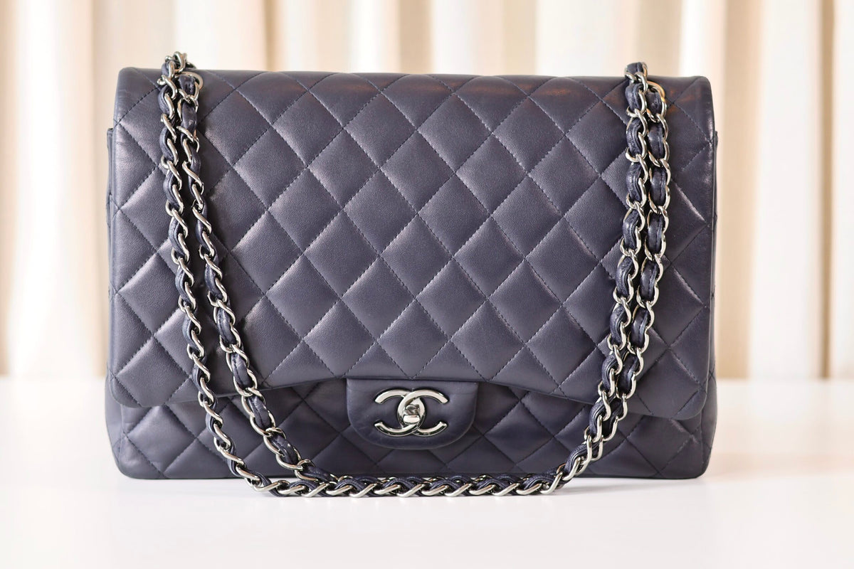 Chanel classic Jumbo Maxi navy