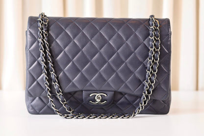 Chanel classic Jumbo Maxi navy