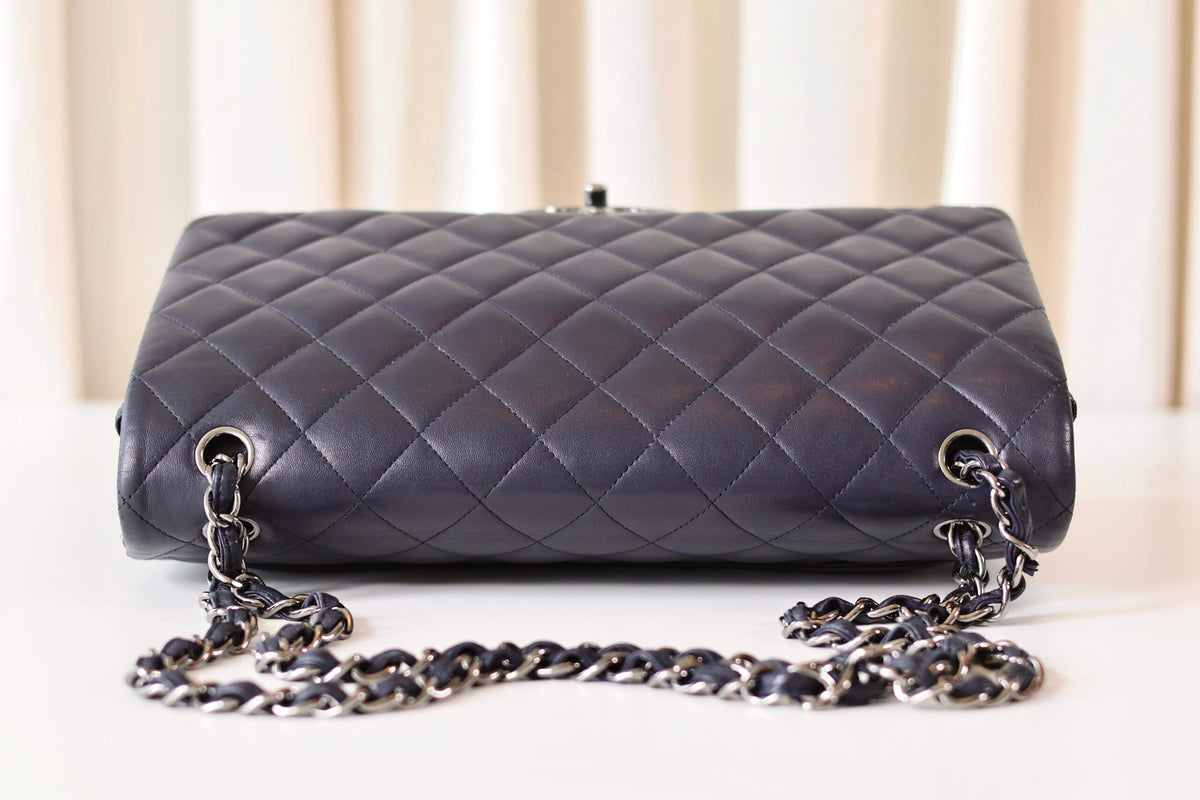 Chanel classic Jumbo Maxi navy