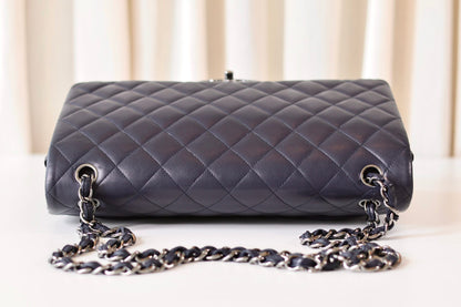 Chanel classic Jumbo Maxi navy