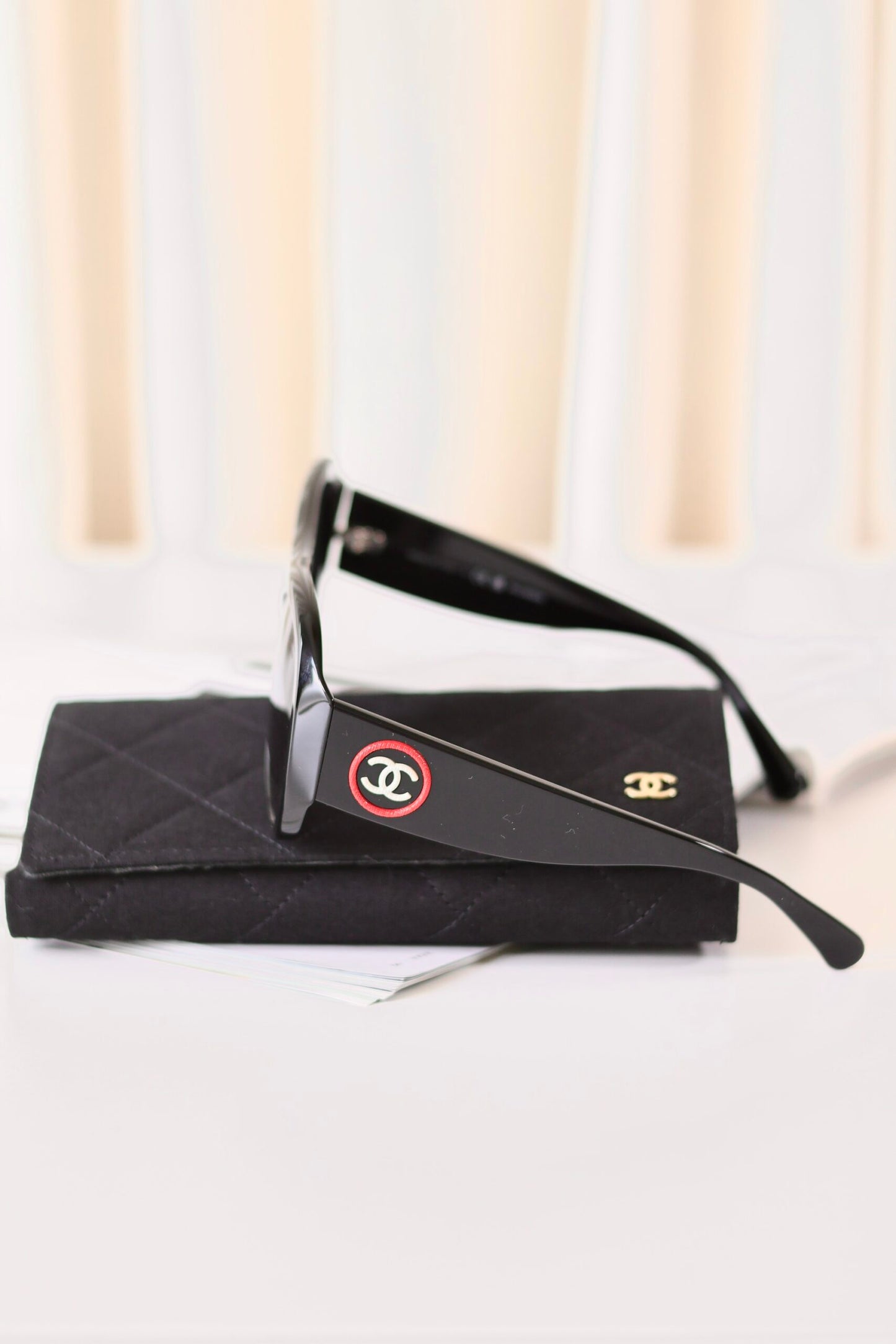 Chanel sunglasses black - red