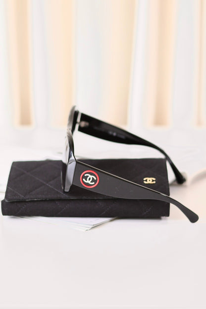 Chanel sunglasses black - red