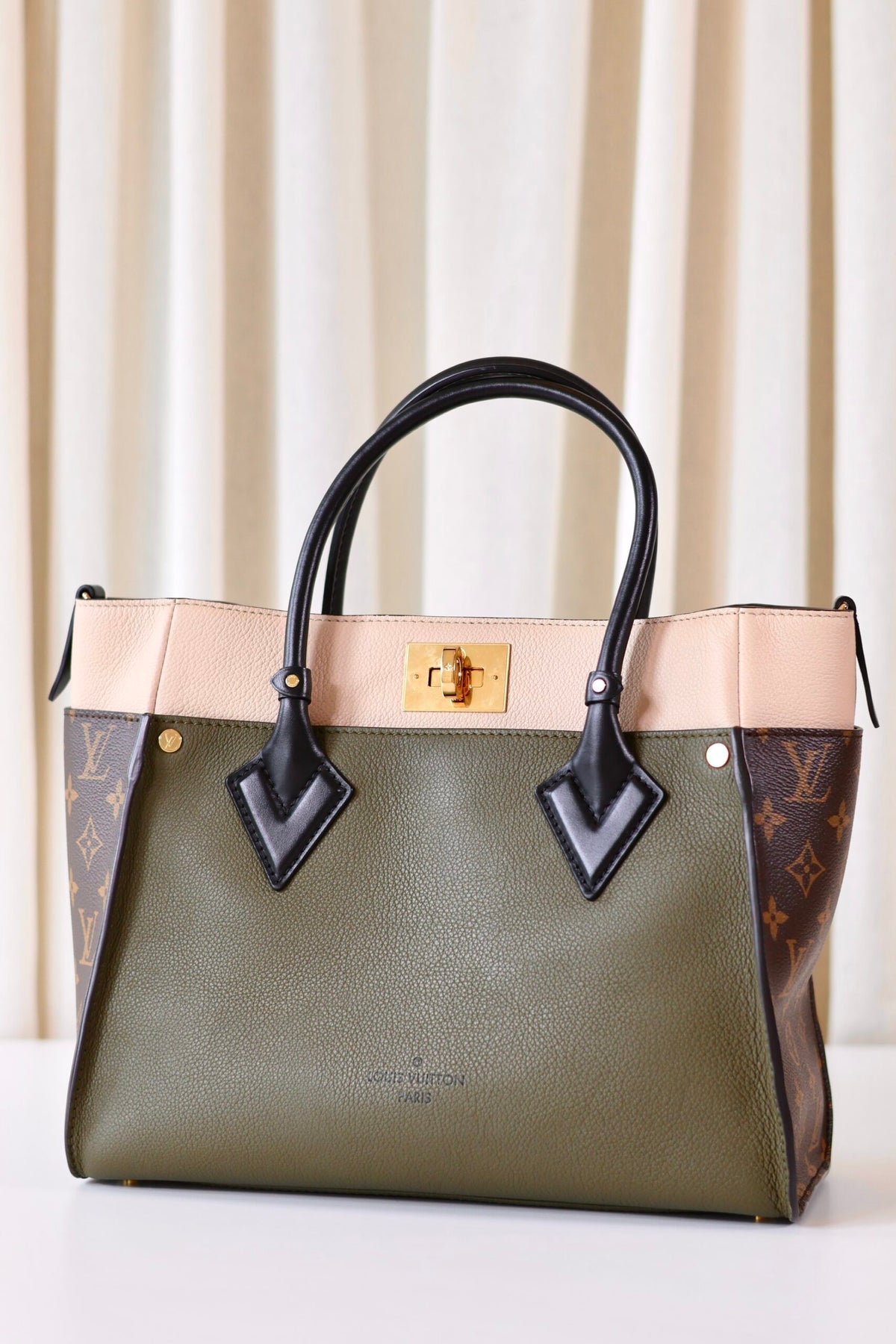 Louis Vuitton On My Side MM
