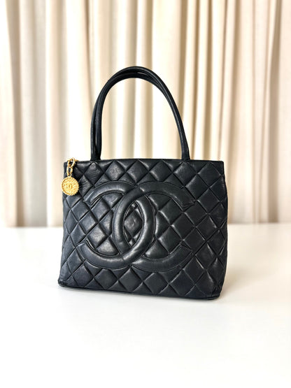 Chanel medallion bag black