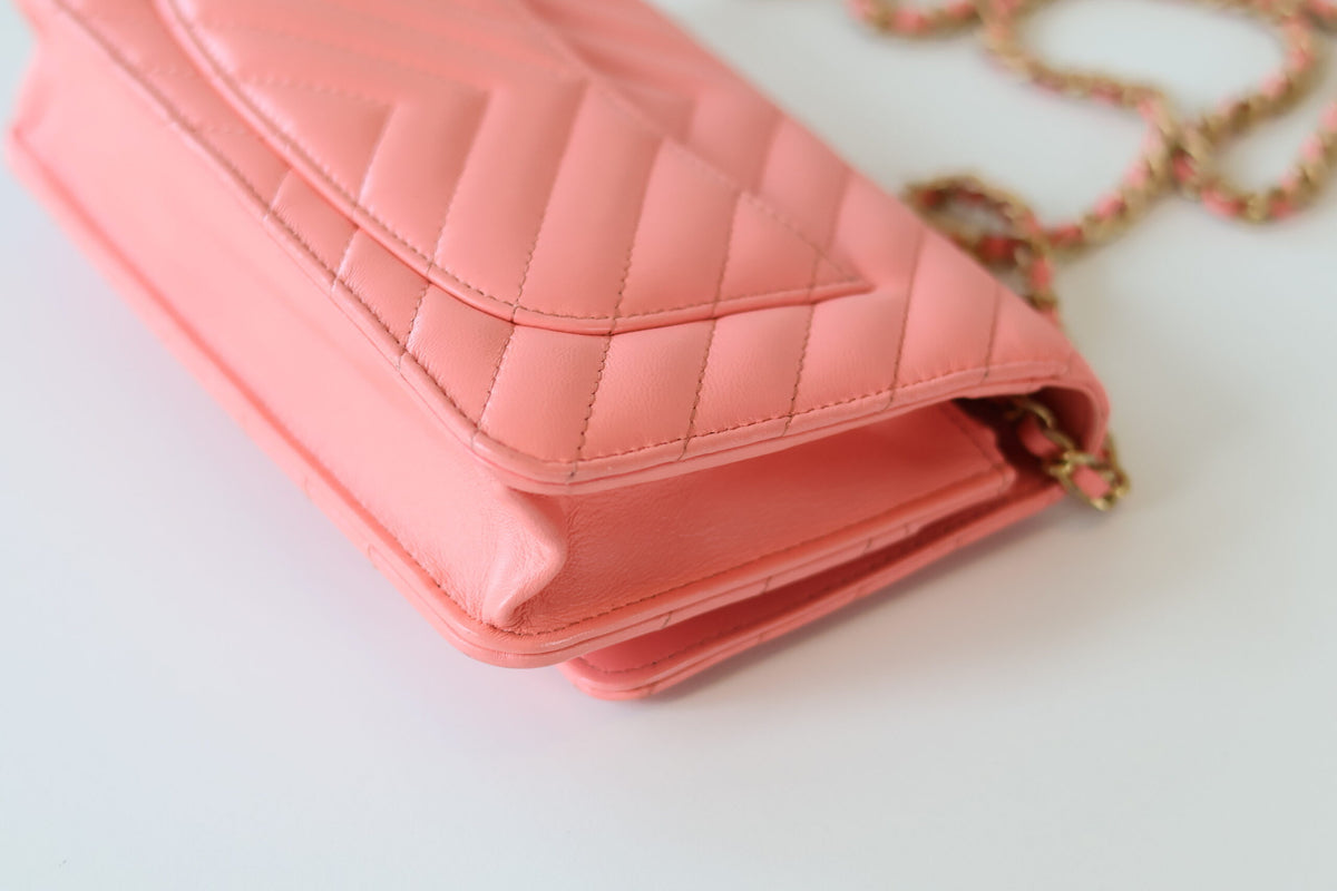 Chanel pink wallet on chain
