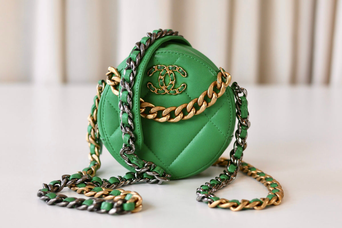 Chanel 19 crossbody