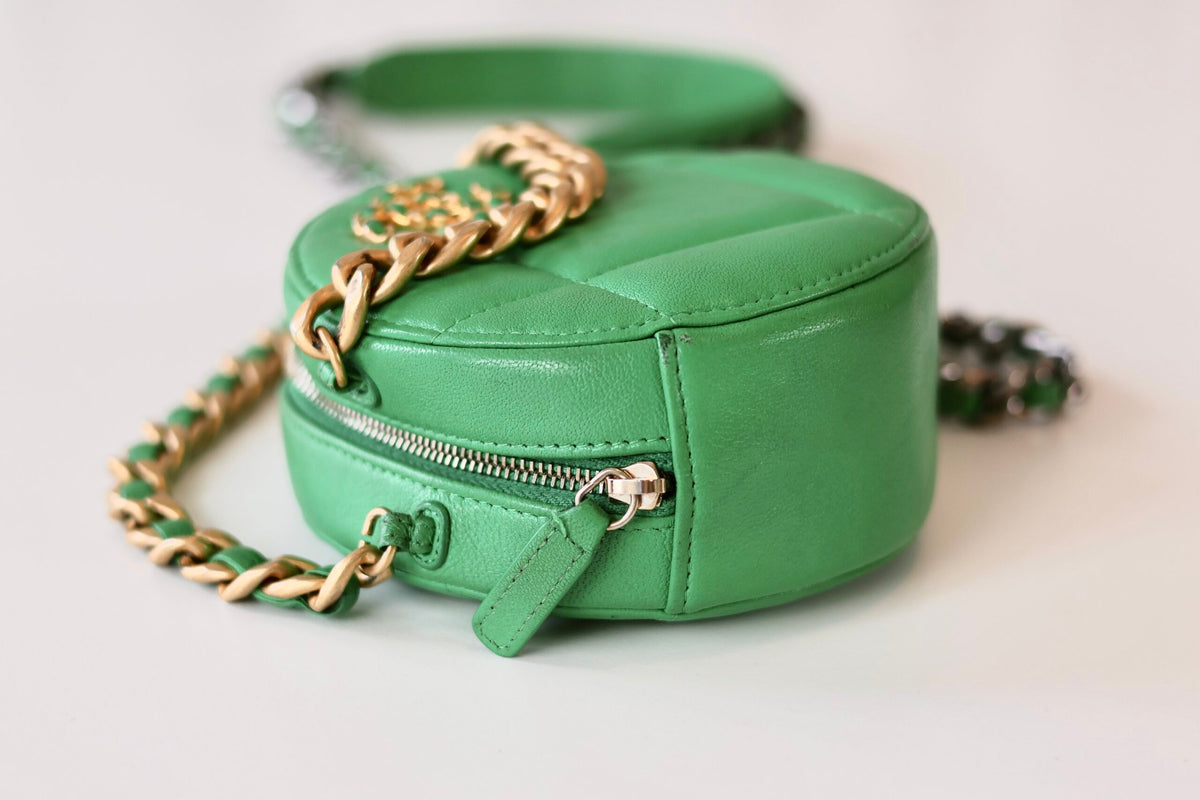 Chanel 19 crossbody