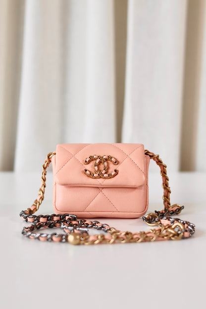 Chanel 19 waistbag