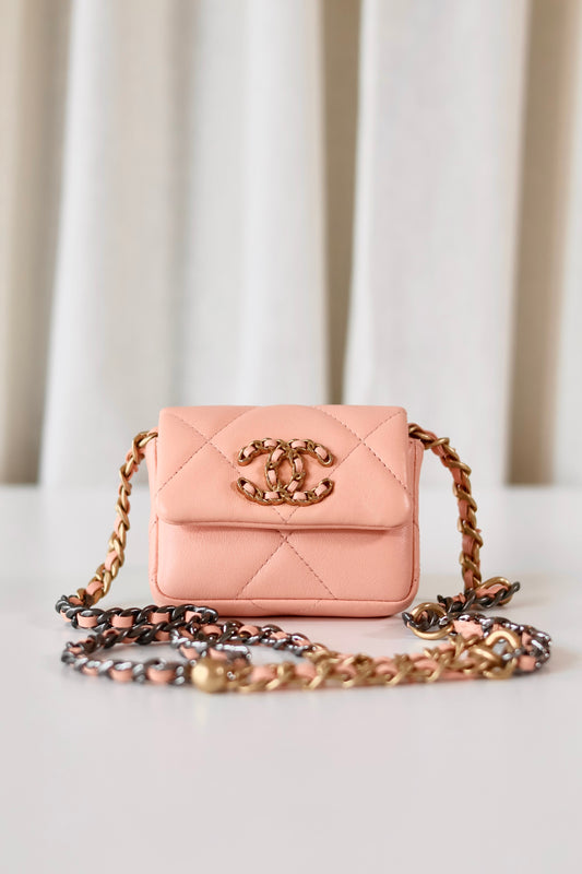 Chanel 19 waistbag