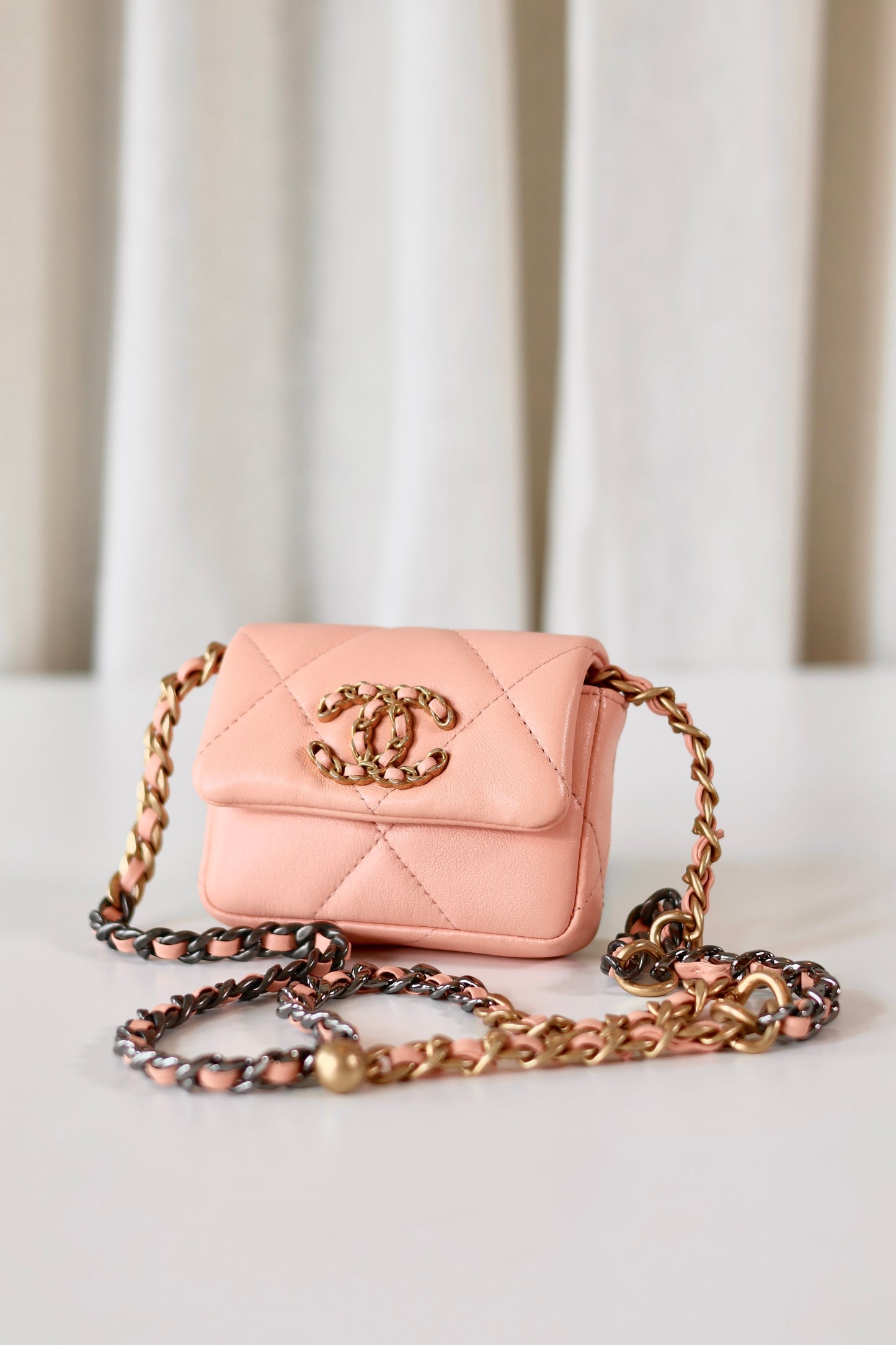 Chanel 19 waistbag