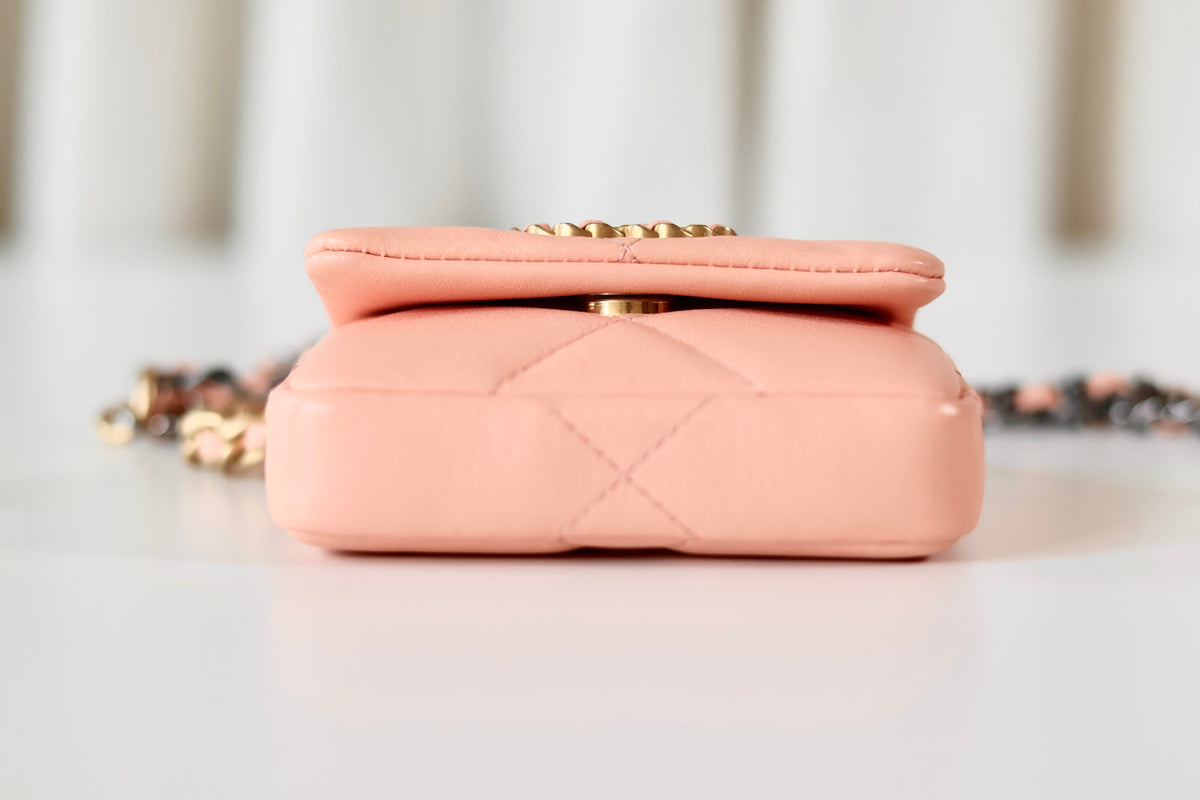 Chanel 19 waistbag